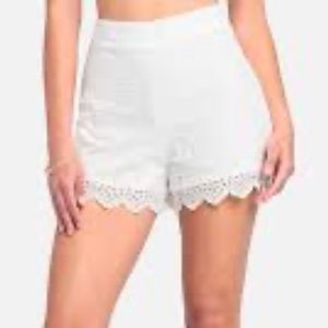 Anthropologie Elevenses Lace Scalloped Cutout Crochet White Shorts size 8 NWT